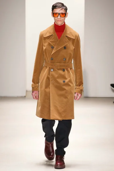 Look 18